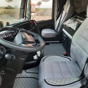 Pokrowce na siedzenia IVECO S-Way/Hi-Way – Wybierz kolor – Pikowana skóra i Alcantara