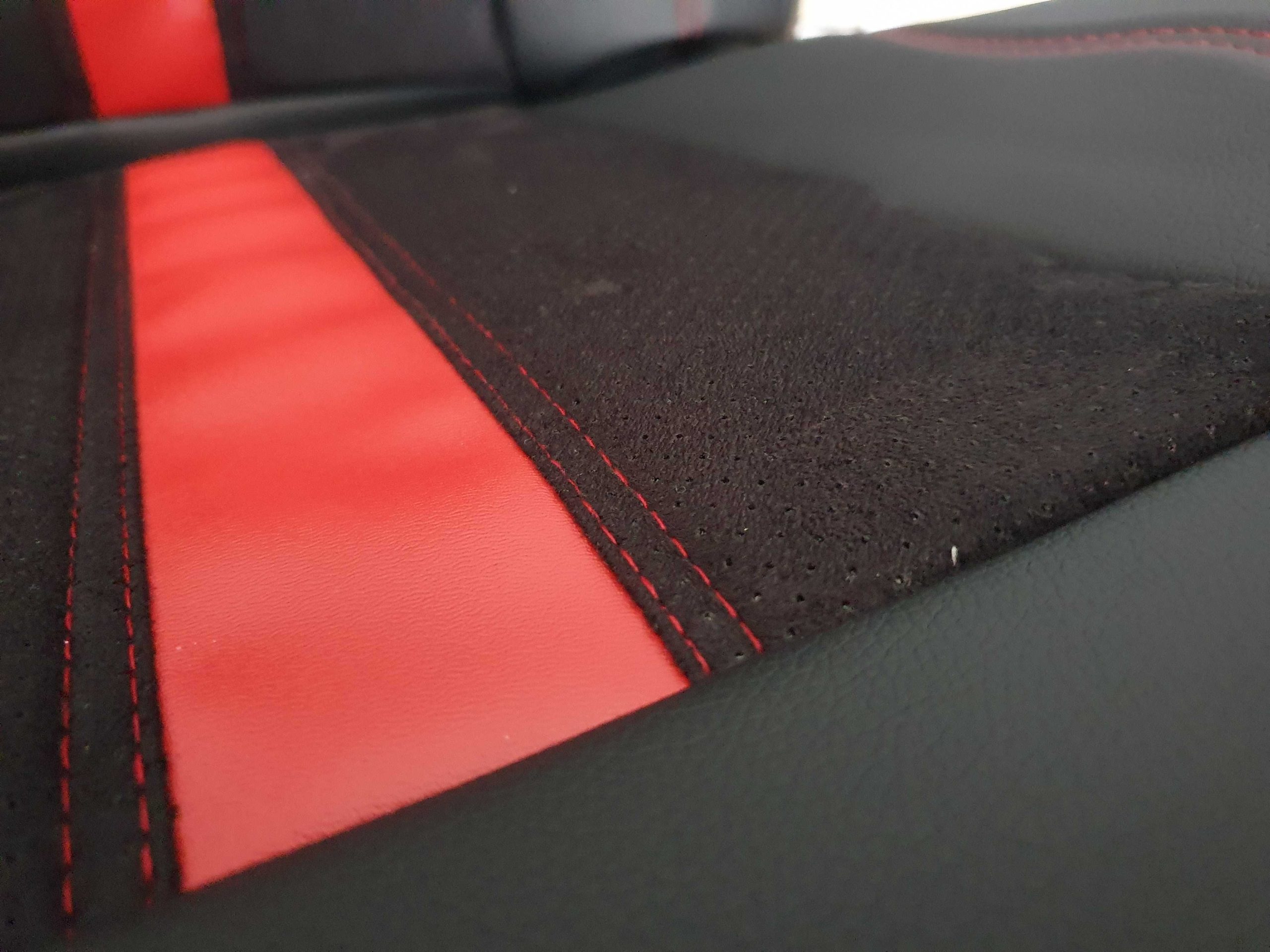 Huse scaune LUXURY perforat alcantara și piele ecologică – linie roșie - obrazek 8