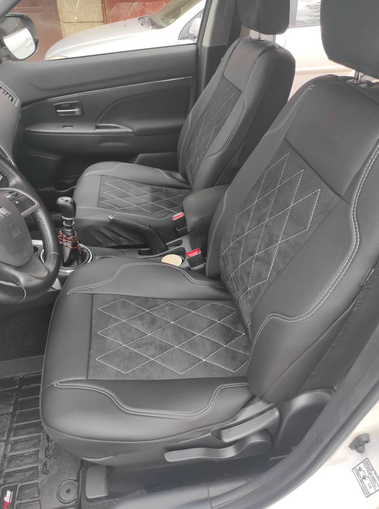 Huse scaune din alcantara perforat si piele ecologica – firе albе - obrazek 3