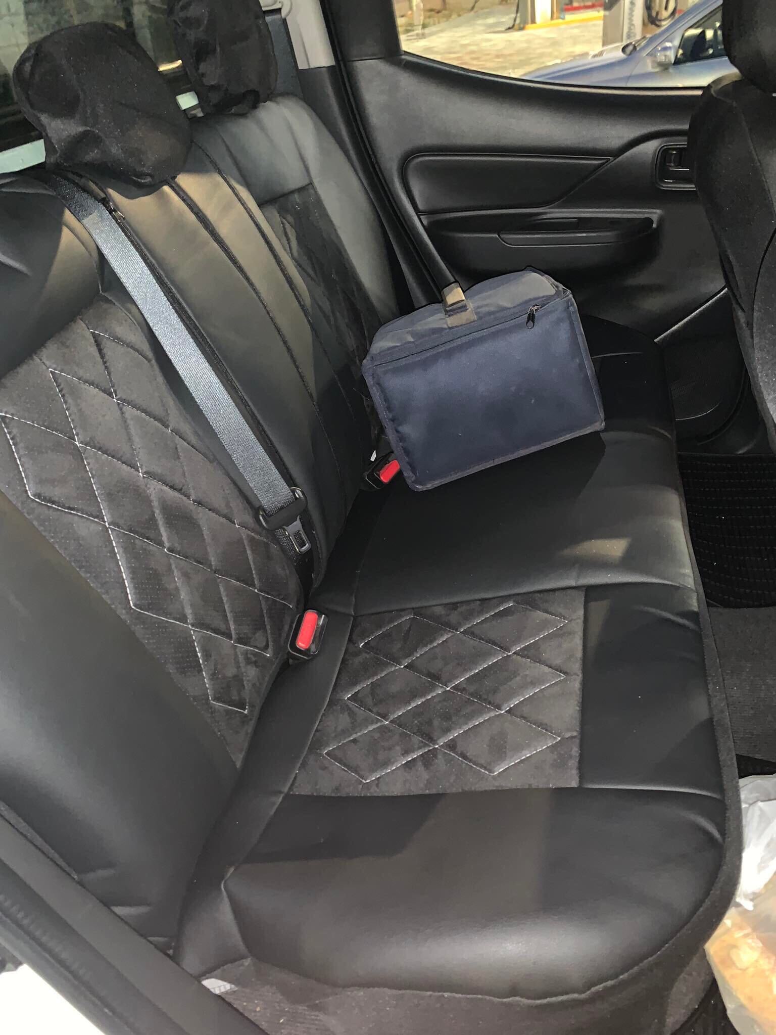 Huse scaune din alcantara perforat si piele ecologica – firе albе - obrazek 6