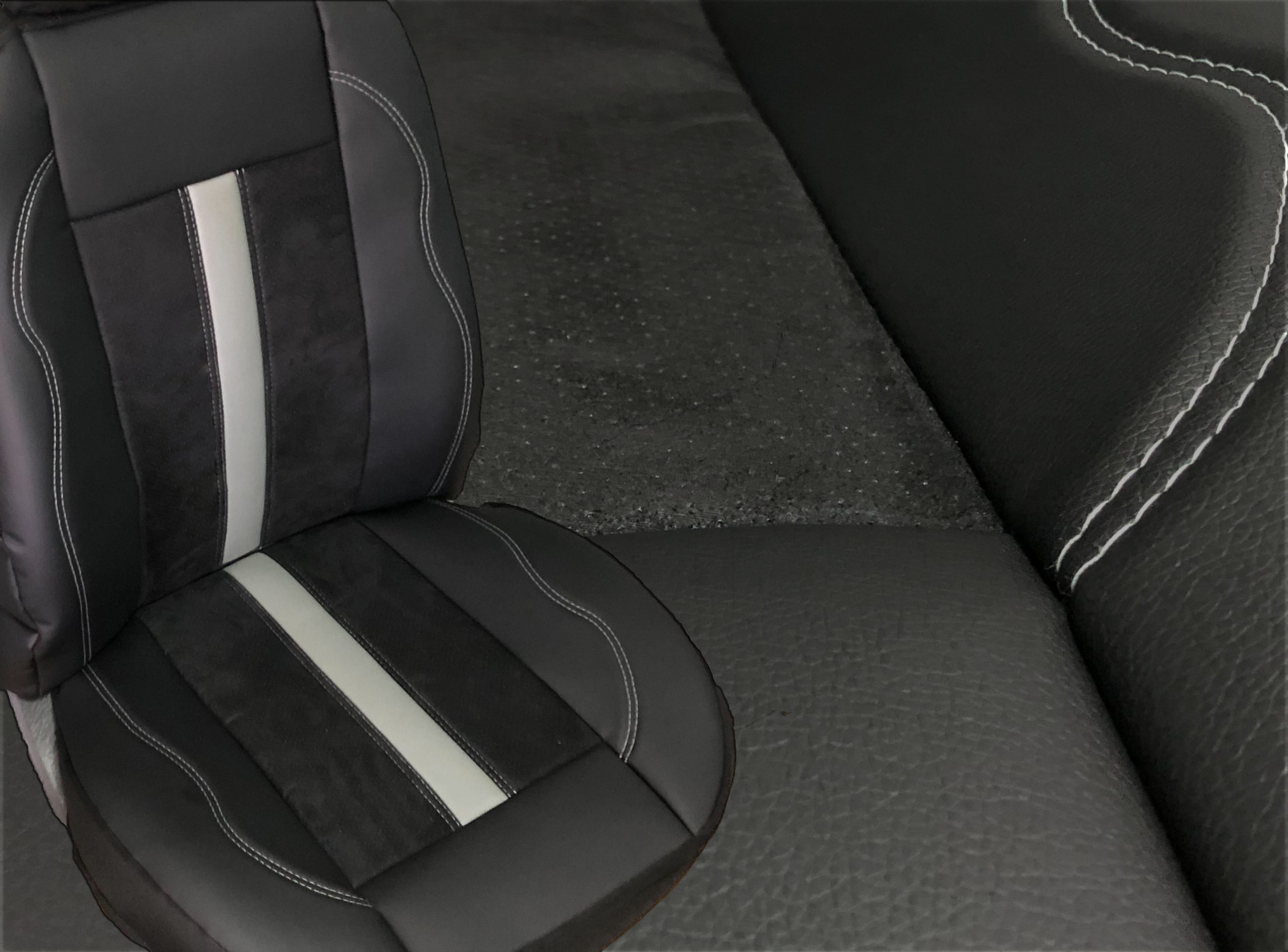 Huse scaune LUXURY perforate alcantara si piele ecologica - linie Szary